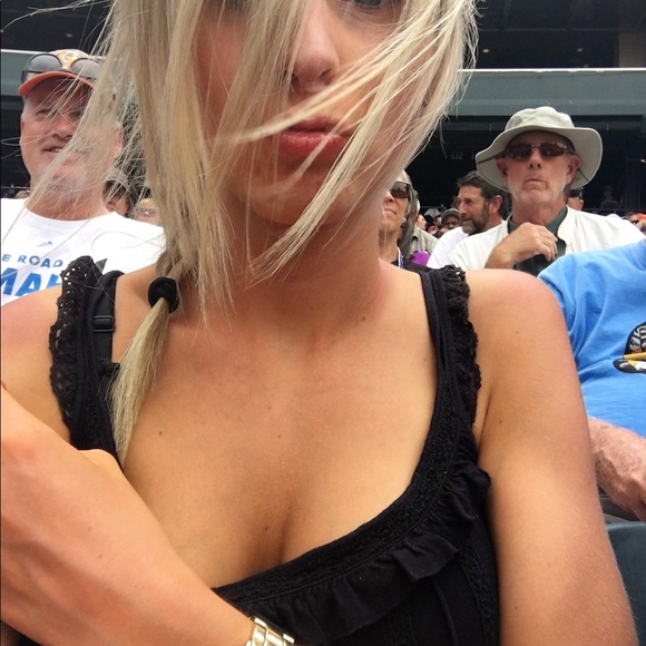 Meet your Posher, Courtney - Picture 3 of 7